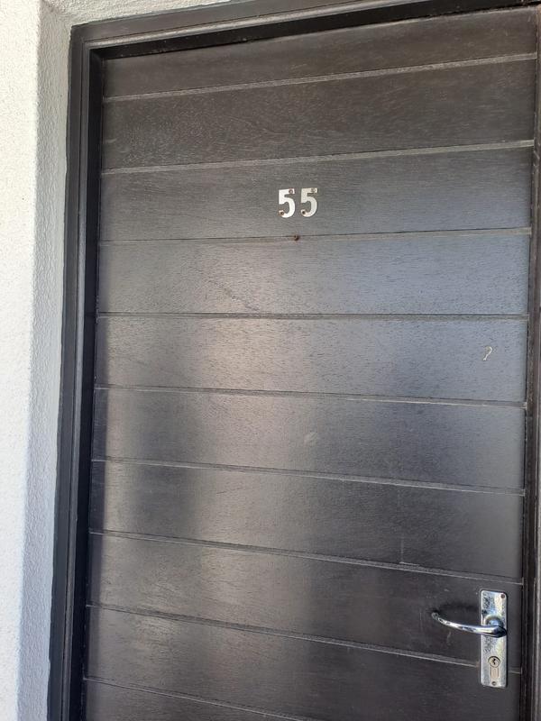 To Let 1 Bedroom Property for Rent in Buhrein Western Cape
